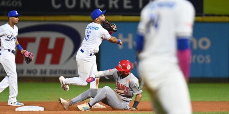 Tigres del Licey blanquean al Escogido con brillante actuación monticular