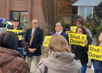 Comunidades de Corona en NY exigen el cierre de burdel en barrio residencial