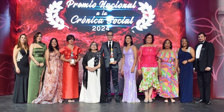 ADCS honra a pioneros y altruistas en la Crónica Social