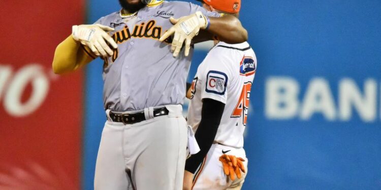 Águilas castigan a Toros con ofensiva demoledora de 11 hits