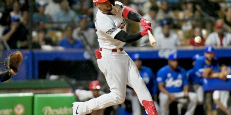 Leones del Escogido arrasan: Pujols desata potencia y oportunidades