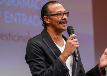 Dominicano raposo triunfa en Huelva con “la bachata de biónico” 