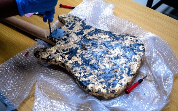 Narcotráfico Ingenioso: Incautan guitarra rellena de cocaína