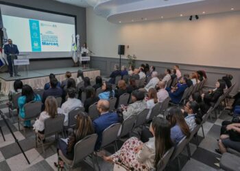 Capacitan fiscales para combatir falsificación y contrabando en el país