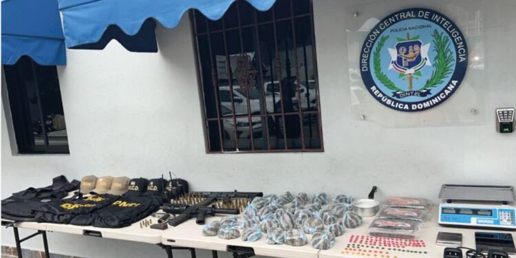 Policía desmantela en Santo Domingo Este presunta banda de asaltantes