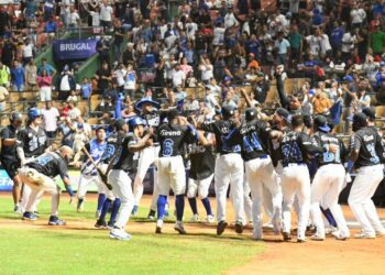 El béisbol se enciende con triunfos del Licey, Gigantes y Estrellas 