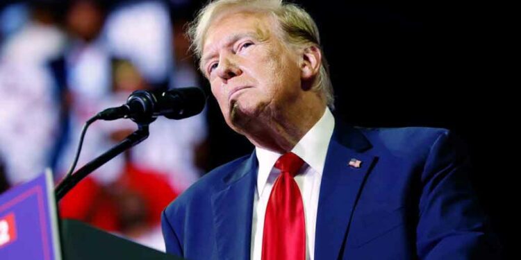 Trump continua designaciones con figuras polémicas