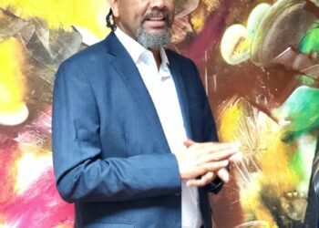 Magia y colorido de Van Robert llegan a Doral: Inaugura vistosa Galería Arte