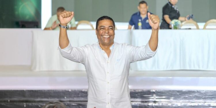 Ratifican a Víctor D’ Aza en Liga Municipal Dominicana