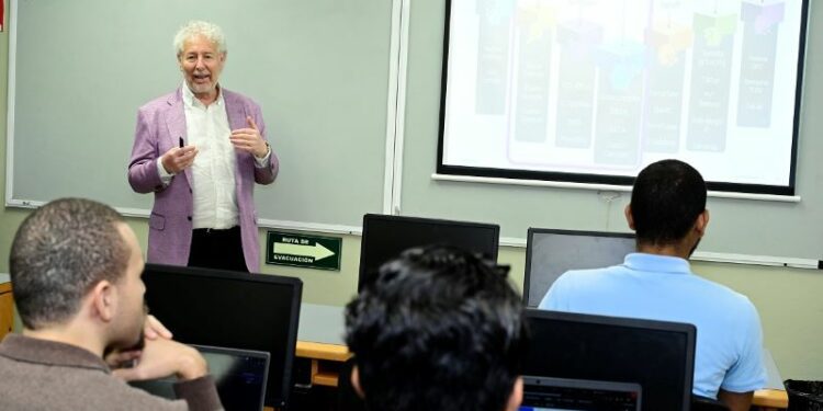 RD apunta alto: creará comunidad de profesionales en semiconductores 