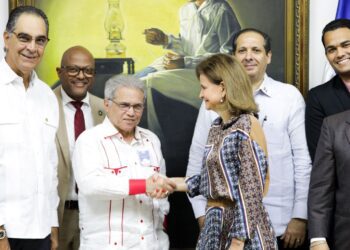 Gobierno y CMD llegan a consenso y médicos suspenden paros 