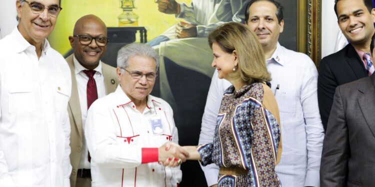 Gobierno y CMD llegan a consenso y médicos suspenden paros