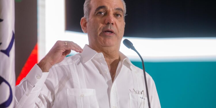 Abinader reafirma respaldo a gobiernos locales con más obras y apoyo