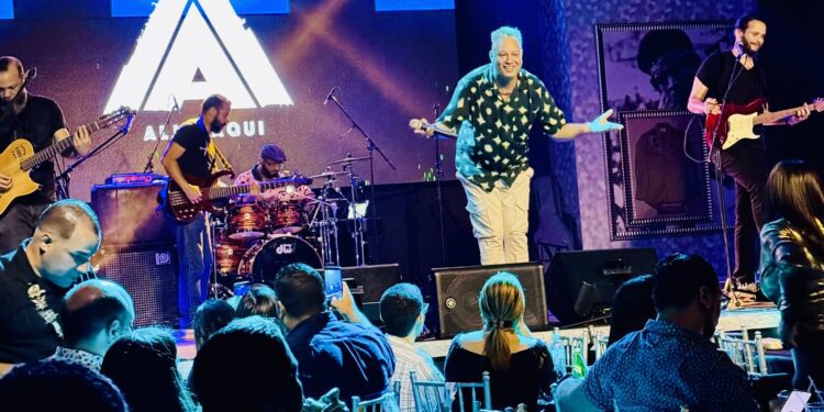 Aljadaqui y Los Rabanes llenan de magia el Hard Rock Café