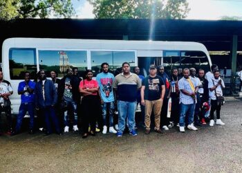 Detienen 24 haitianos en situación irregular viajaban en minibús