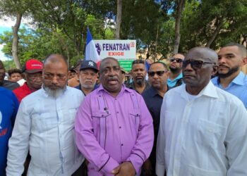 Transportistas insisten en solución a conflicto del Corredor Charles de Gaulle