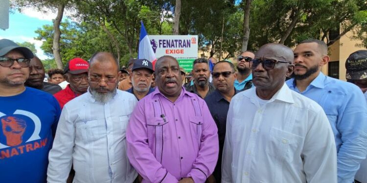 Transportistas insisten en solución a conflicto del Corredor Charles de Gaulle