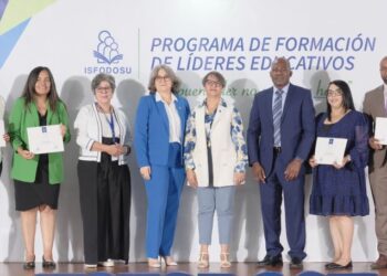Certifican más de mil líderes educativos en gestión de datos y planificación estratégica
