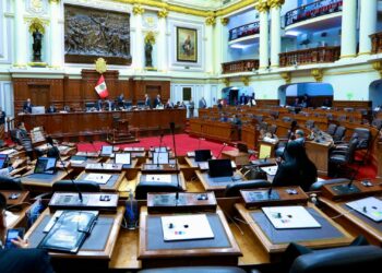 Escándalo sexual sacude el Congreso de Perú: un exfuncionario en la mira