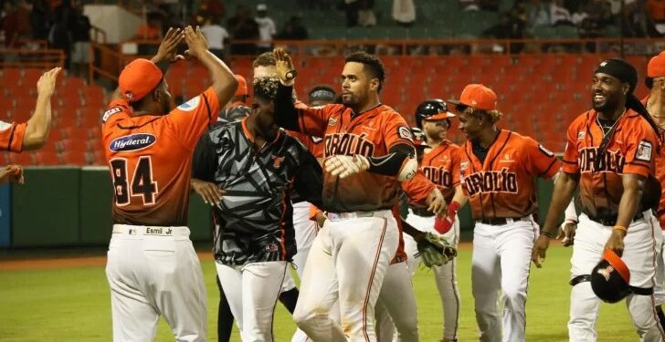Toros ganan con grand slam y Estrellas lideran torneo