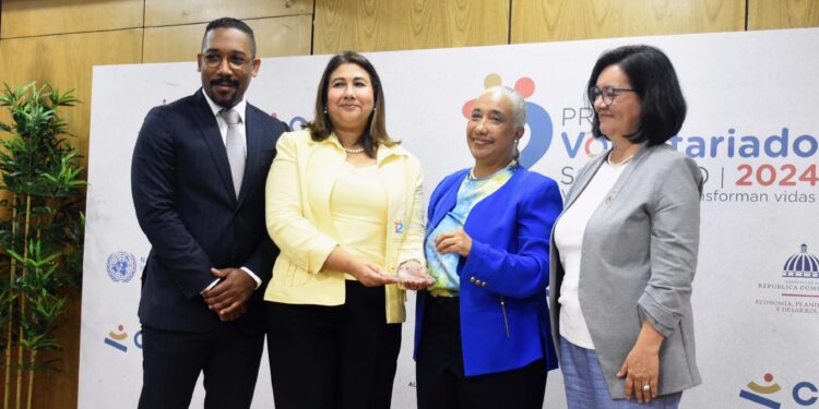 Reconocen labor altruista en edición del Premio Nacional Voluntariado Solidario 2024