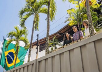 Denuncian persiste asedio sobre embajada argentina en Caracas