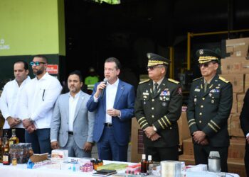 Ministro Ito Bisonó lidera incineración de 7 millones de mercancías ilícitas