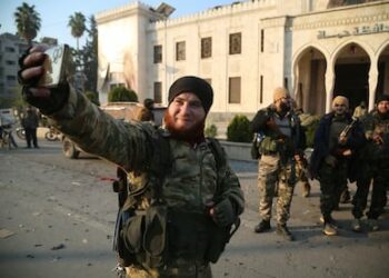 Tropas sirias retroceden en el sur ante ofensiva rebelde