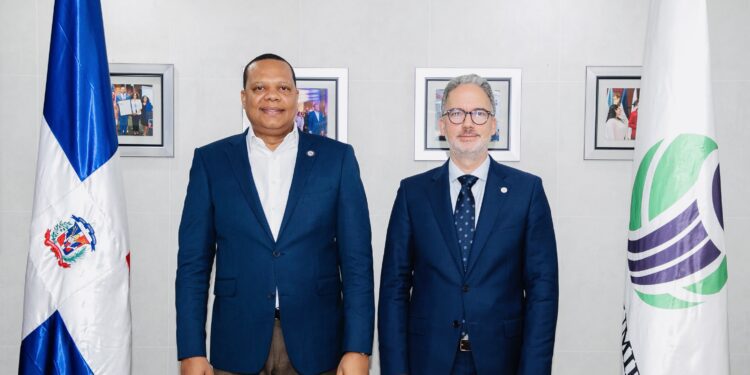 Pro Consumidor y AIRD implementan plan conjunto sobre botellones de agua