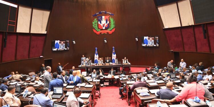 Diputados aprueban bono vacacional para maestros