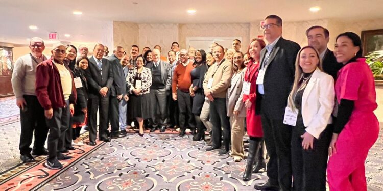 Valentín Fuster comparte desayuno con médicos dominicanos en Washington