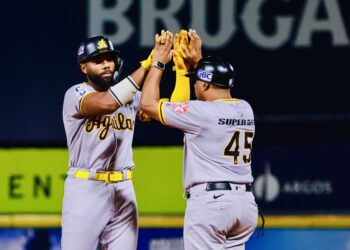 Águilas Cibaeñas vencen a Leones 7-3 y ascienden al segundo puesto