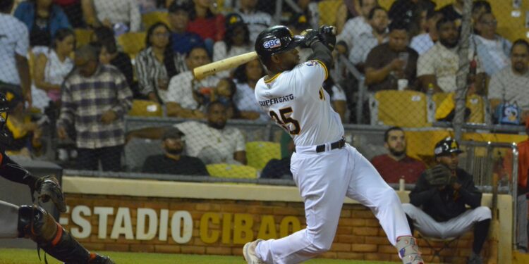 Águilas Cibaeñas dominan a Toros 12-3 con gran ofensiva
