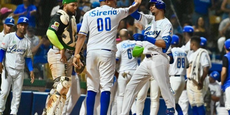 Alcántara conecta jonrón, pero Licey cae ante Estrellas