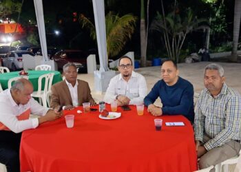 Periodistas de la región Este celebran compartir navideño