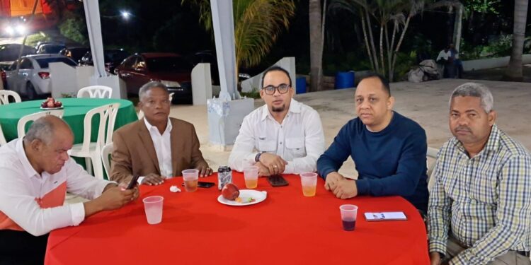 Periodistas de la región Este celebran compartir navideño