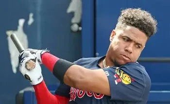 Piratas de Pittsburgh adquieren a Enmanuel Valdez desde los Medias Rojas