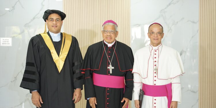UCSD celebra su 96° graduación con 351 nuevos licenciados