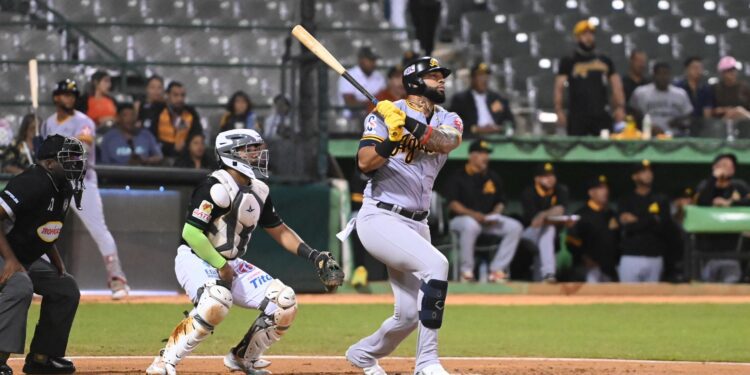 Águilas Cibaeñas dominan a Estrellas Orientales 8-2