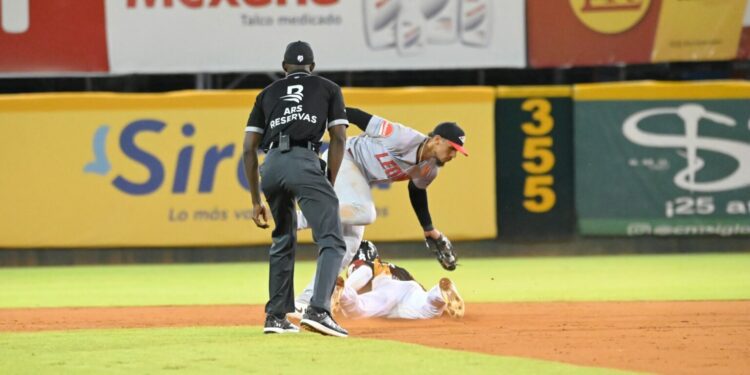 Gigantes del Cibao aplastan a los Leones 13-1 en casa