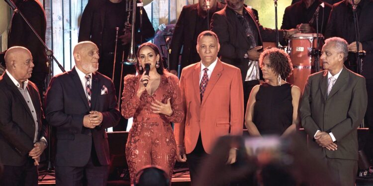 Acroarte celebra la Navidad con gran fiesta de confraternidad