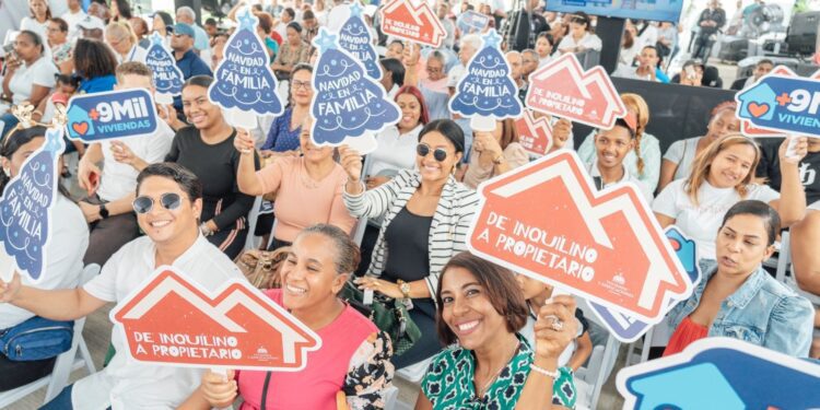 Gobierno entrega más de 9,000 viviendas en hito histórico
