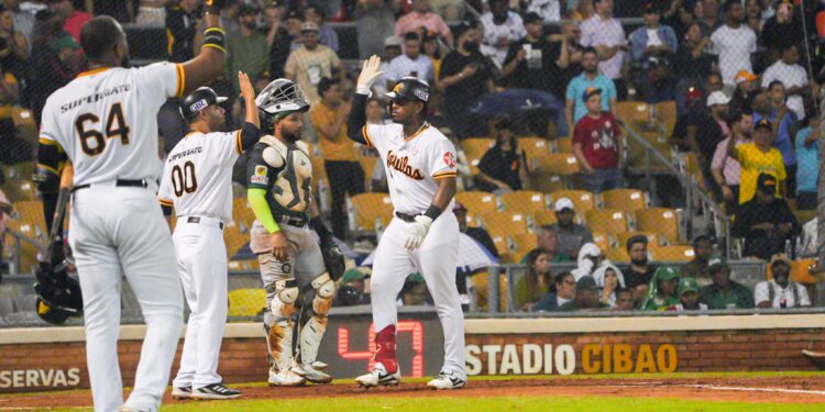 Las Águilas Cibaeñas remontan y lideran LIDOM tras vencer a las Estrellas
