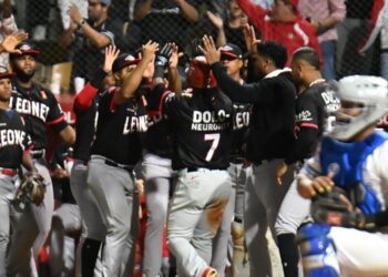 Leones del Escogido vencen al Licey y se afianzan en el cuarto puesto