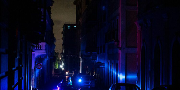 Más de 2 millones de puertorriqueños sin electricidad este martes