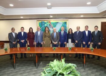 Empresas del Centro Financiero BHD apoyan fideicomiso educativo