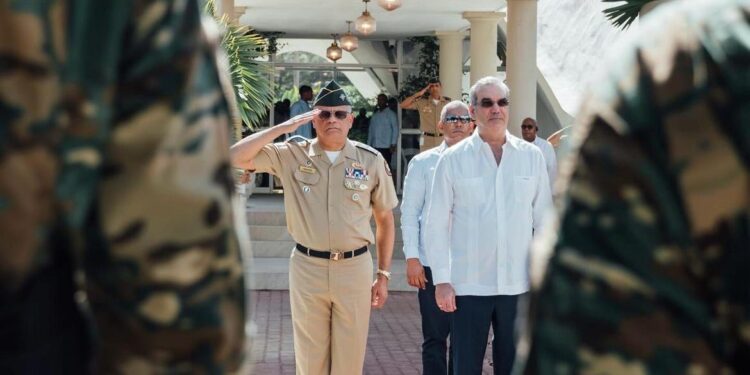 Gobierno anuncia mejoras para militares retirados en almuerzo navideño