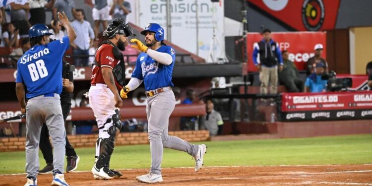 Luis Campusano impulsa la victoria de Licey con jonrón decisivo