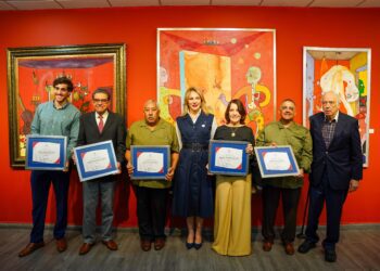 Cultura entrega 2.1 millones de pesos a seis escritores dominicanos