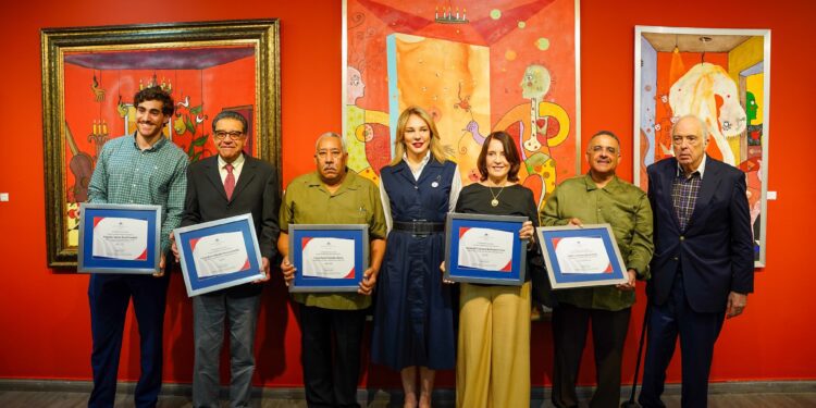 Cultura entrega 2.1 millones de pesos a seis escritores dominicanos